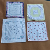 blomster-printede-gult-hvide-lommetoerklaeder-genbrug